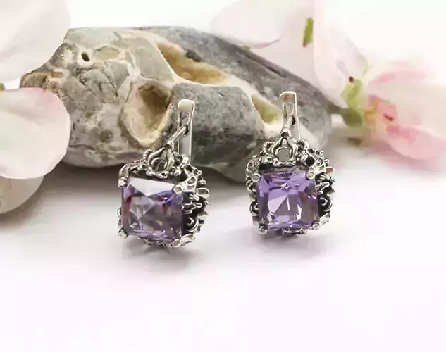 Fantasy earrings model - compact - latch-back closure