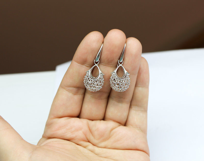 Original dainty earrings model with openwork pattern 3D print model_1