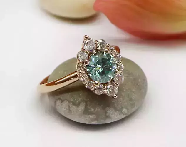 Classical ring with a bigger stone surrounded by small ones