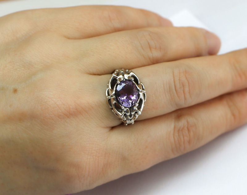 Sculpted ring in a fantasy or vintage style 3D print model_4