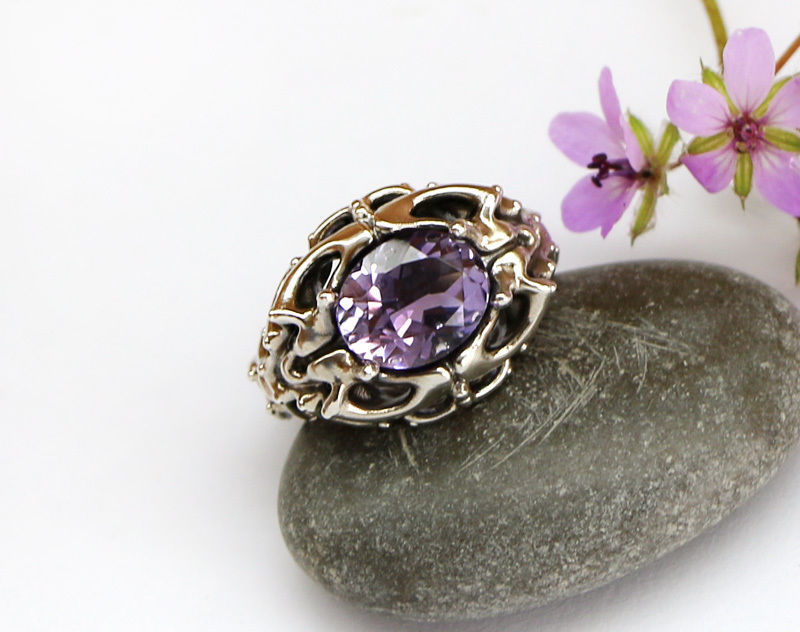 Sculpted ring in a fantasy or vintage style 3D print model_1