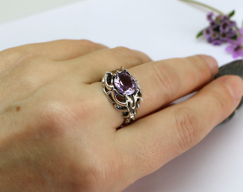 Sculpted ring in a fantasy or vintage style 3D print model_5