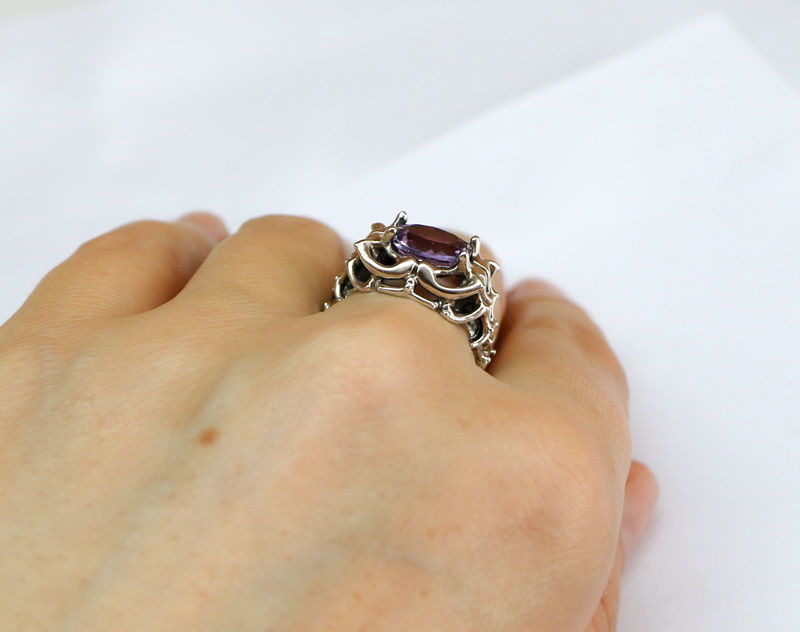 Sculpted ring in a fantasy or vintage style 3D print model_3