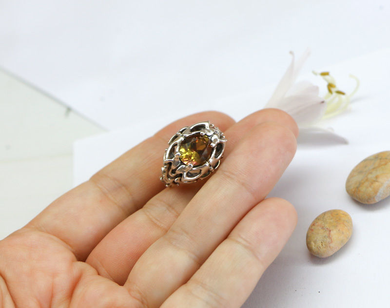 Sculpted ring in a fantasy or vintage style 3D print model_2