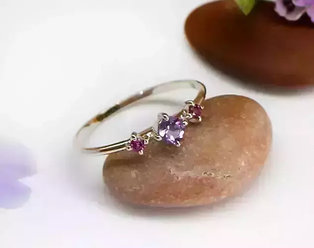 A thin miniature ring with 3 stones - Digital files for printing