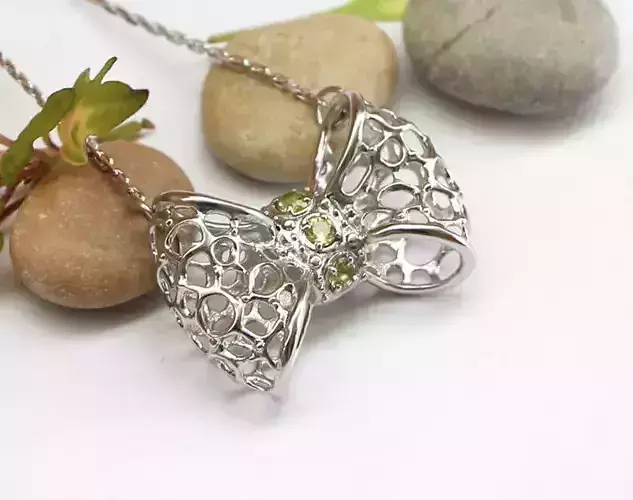 Bow pendant 3D model with openwork pattern and 3 small stones