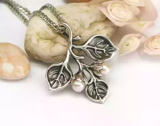 Download pendant with leaves and flower buds - printable model