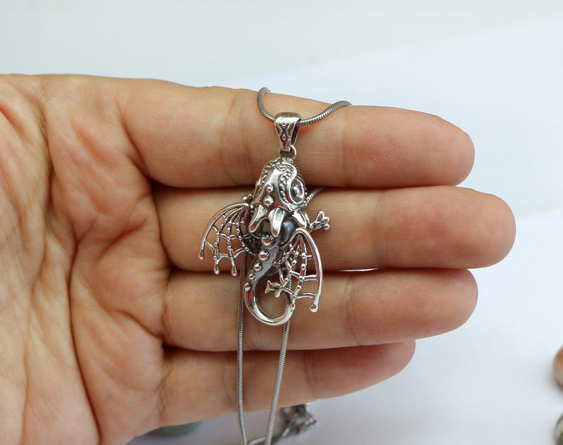 Dragon pendant with wings and pattern for oxidizing 3D print model_3