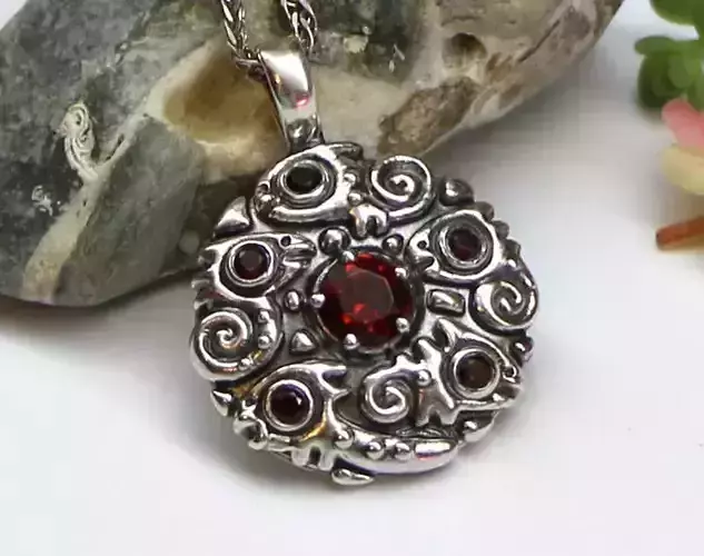 Dragons - Round pendant 3D model