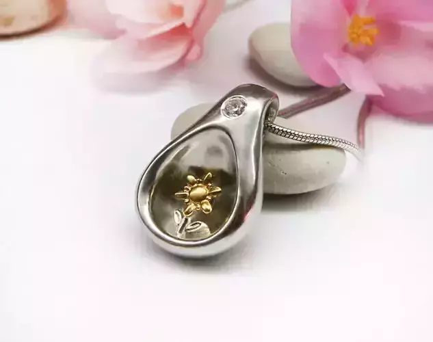 Digital jewelry 3D model in the form of a drop
