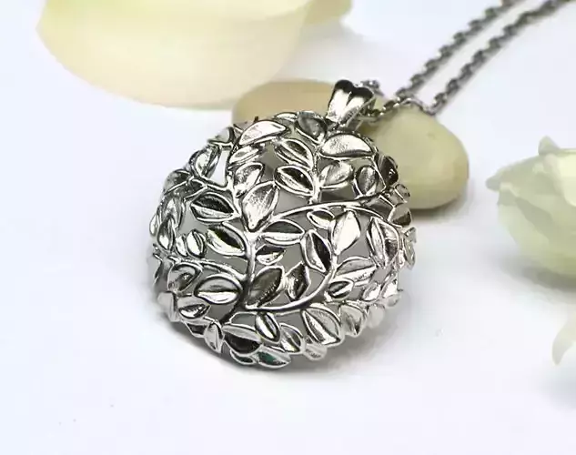 3D model - Round pendant with leaves