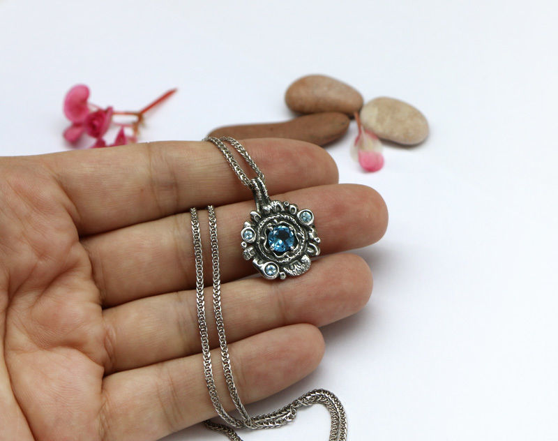 Flower pendant model with 4 stones and pattern for oxidizing 3D print model_1