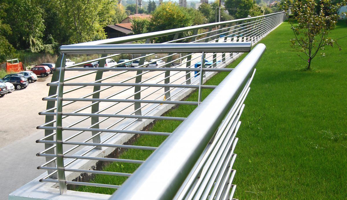 curved post metal railing Free 3D model_2