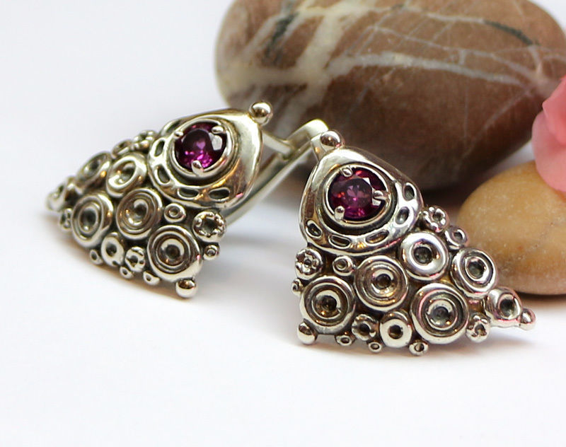 A set of latch-back earrings 3d models with stones for oxidizing 3D print model_2