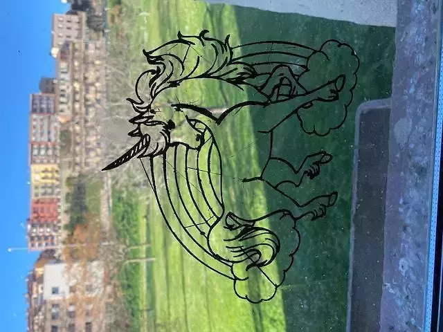 unicornio unicorn on side of van