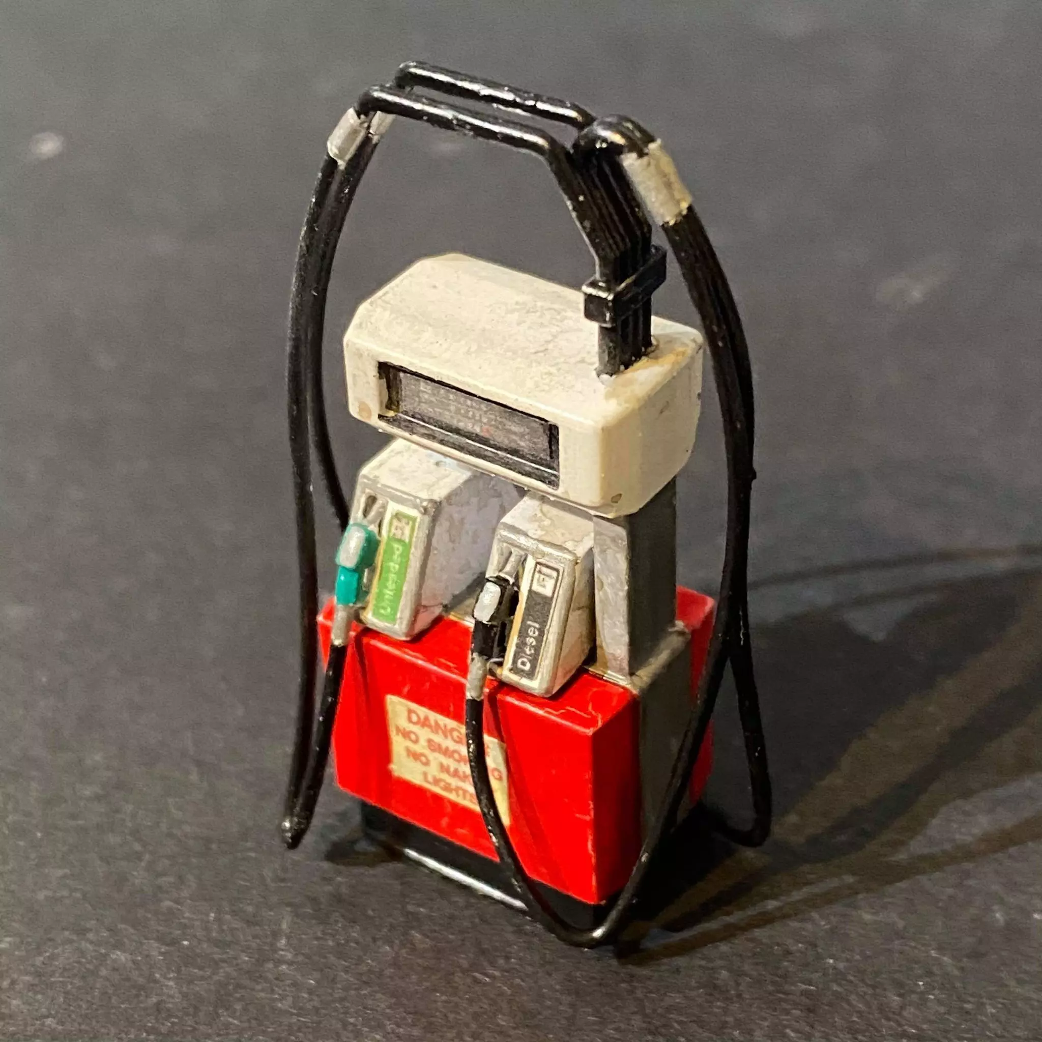 GARAGE FUEL PUMP 7MM SCALE O GAUGE MODEL RAILWAY 3D print model_0