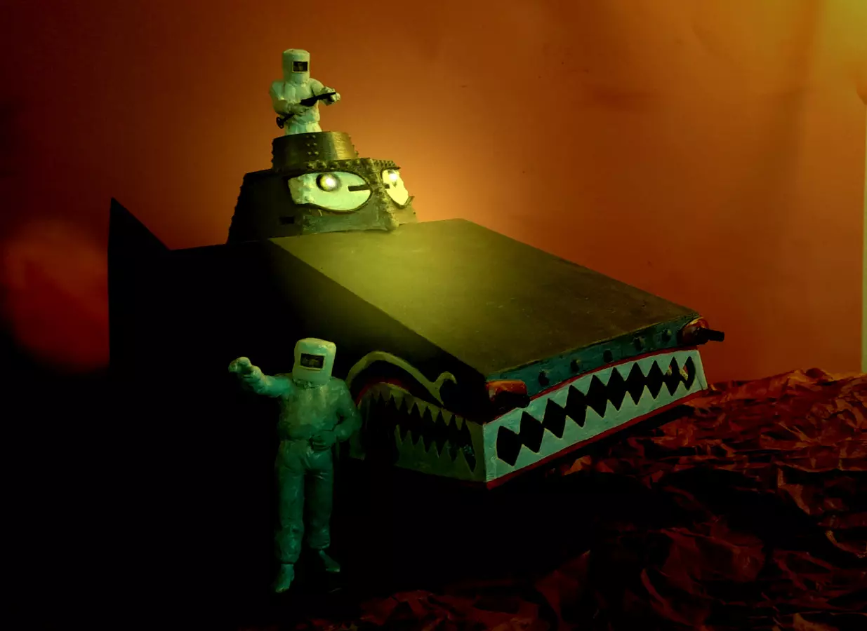 007 James Bond DR NO DRAGON and 2 Toy Soldiers 3D print model_0