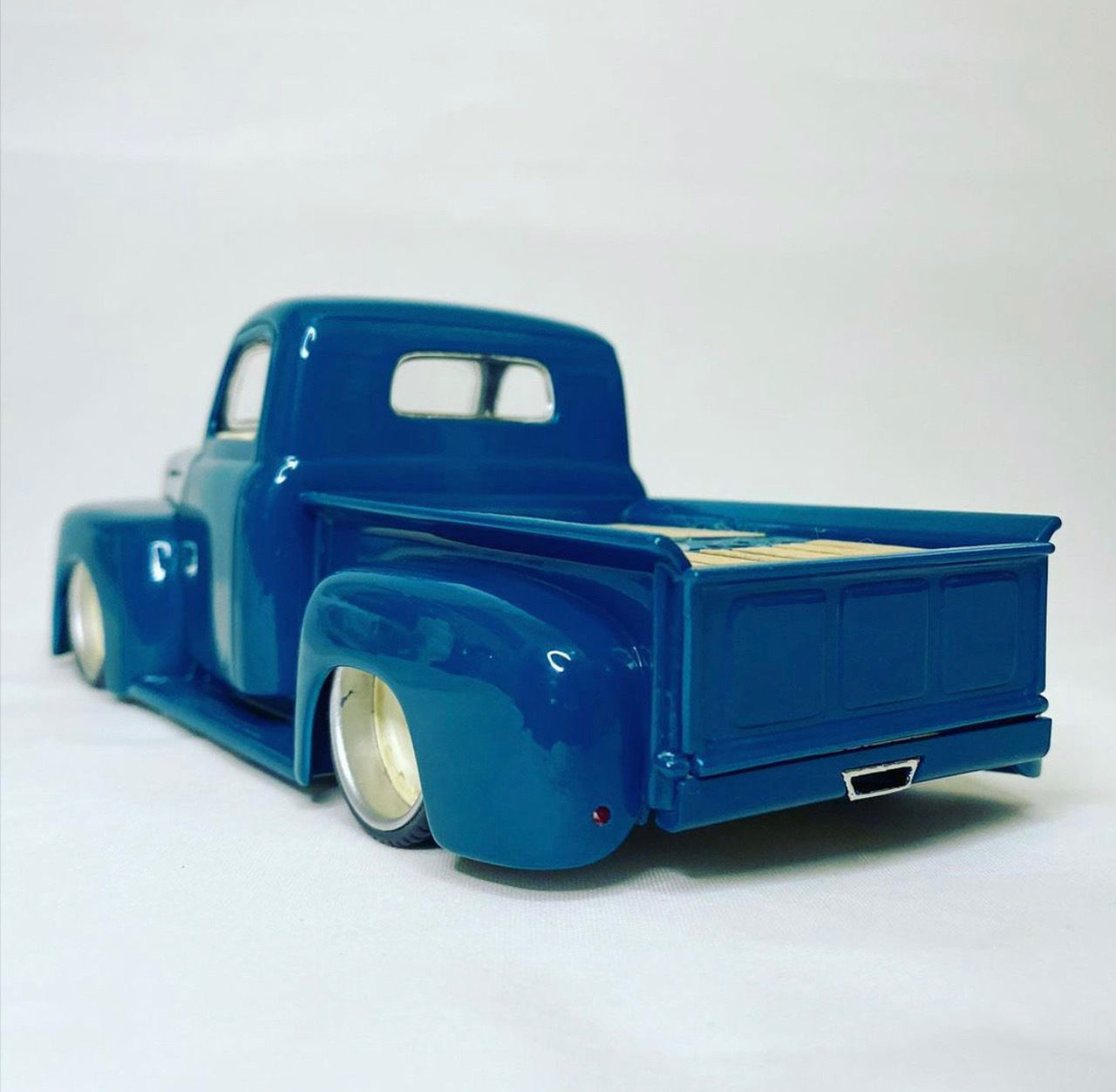 1948-1950 F1 F100 Pickup smooth rear skirt and exhaust insert 3D print model_5