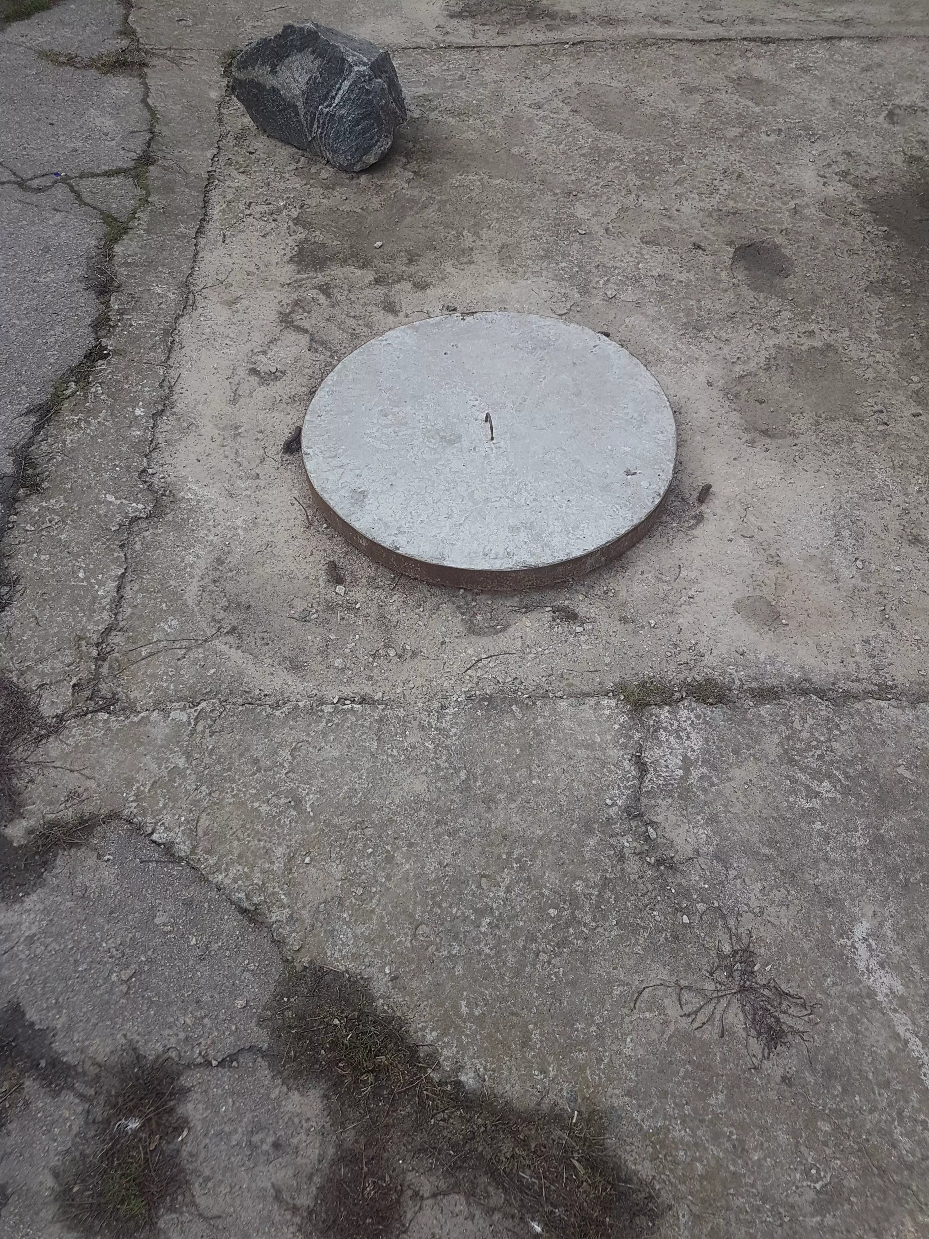 3DF Zephyr - Sewer Hatch type 2 Low-poly 3D model_0