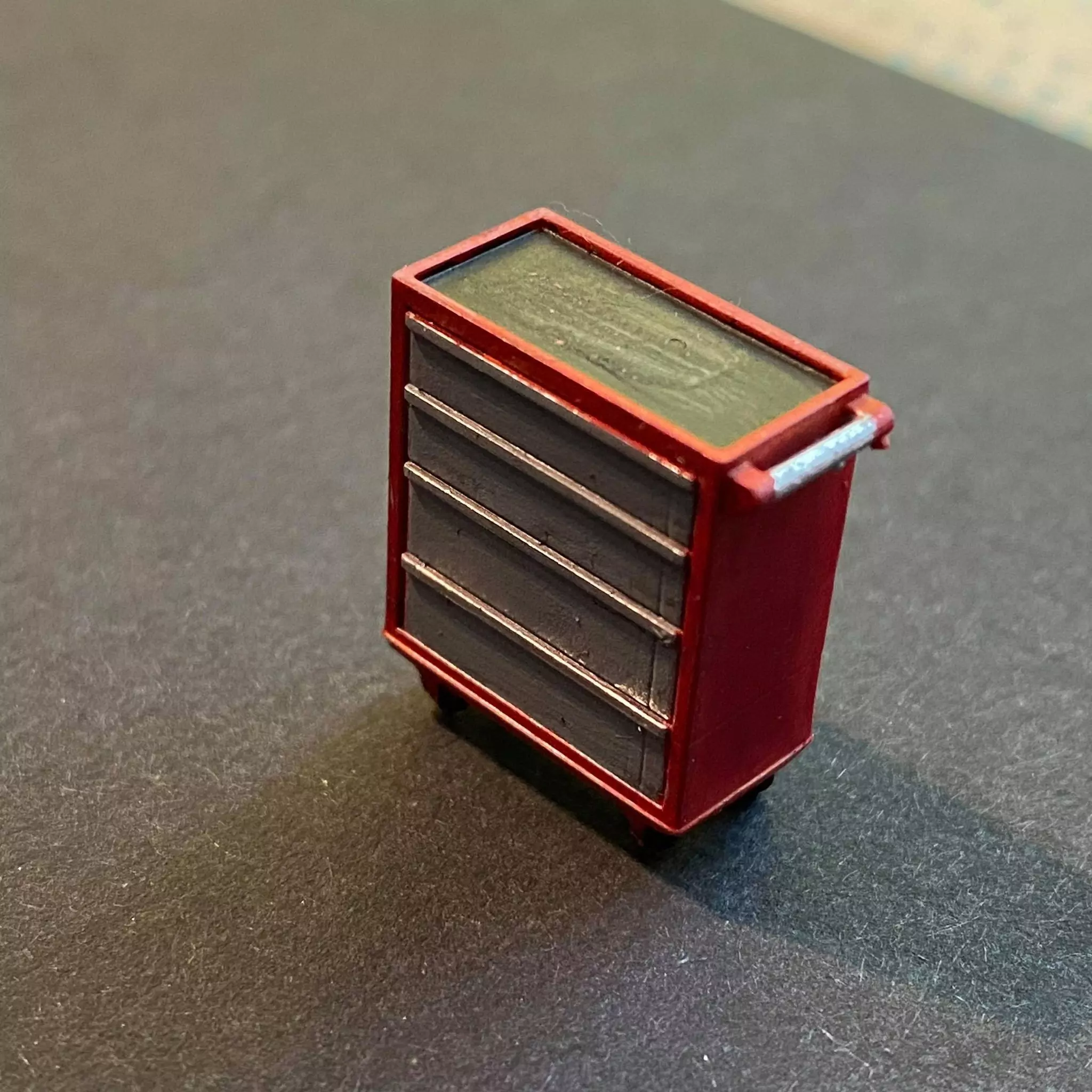 WORKSHOP TOOL BOX 7MM 1-43 SCALE MODEL RAILWAY GARAGE 3D print model_0