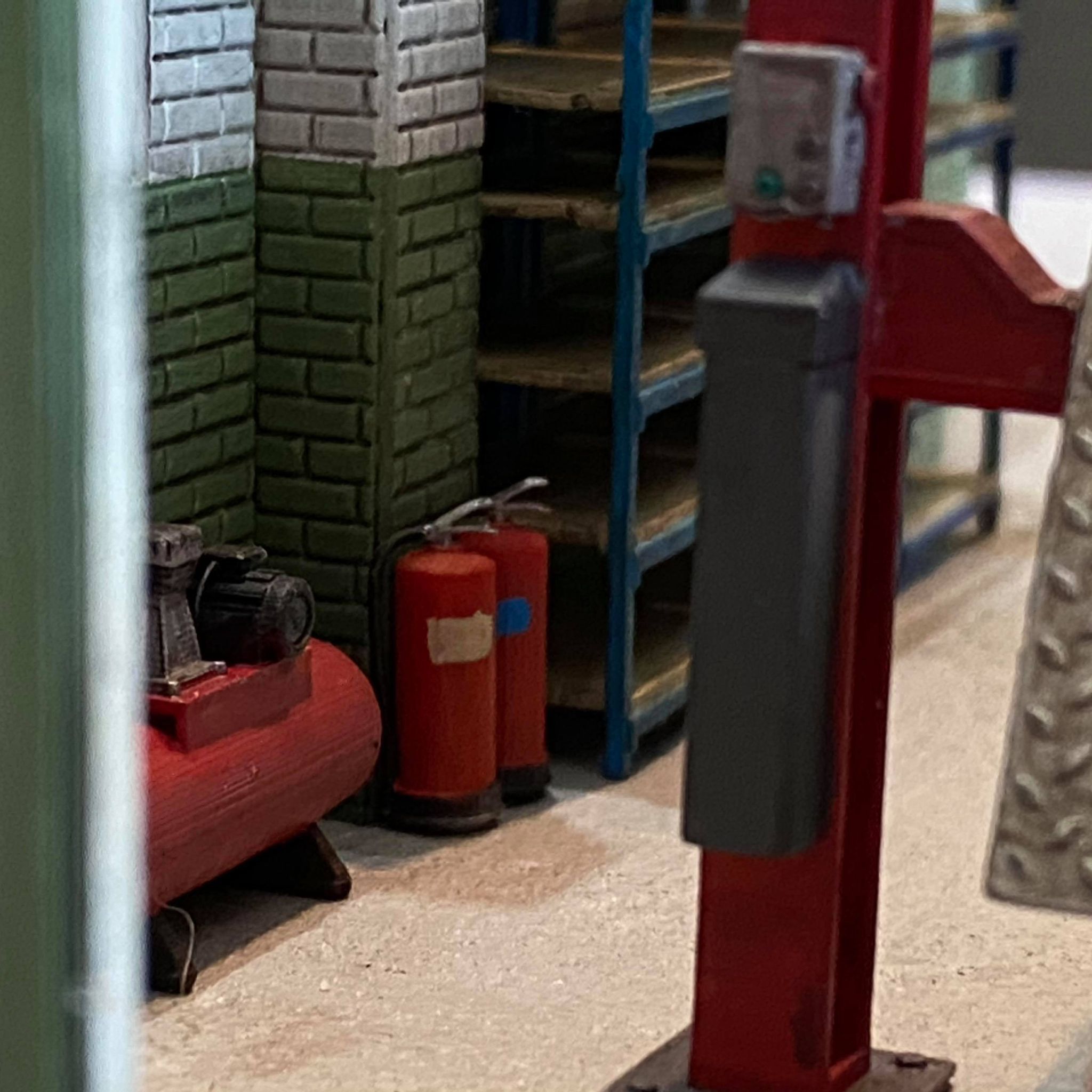 FIRE EXTINGUISHER 7MM SCALE 1-43 O GAUGE MODEL RAILWAY BUILDING 3D print model_2