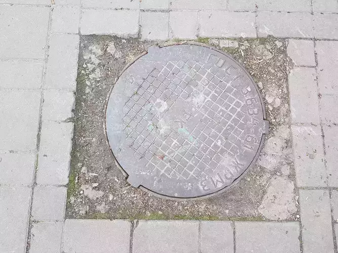 3DF Zephyr - Double Sewer Hatch 2