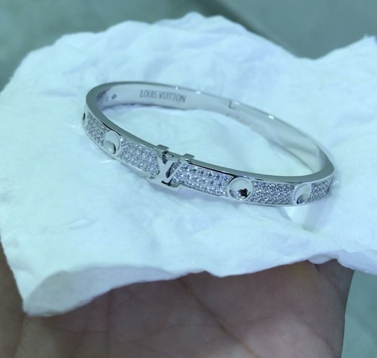 Luis vuitton bracelet diamond 3D print model_2