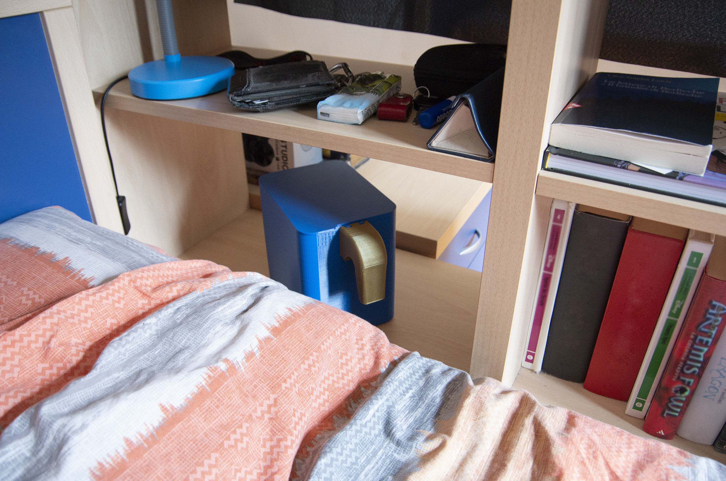 TINY TRASH BIN FOR BOOKCASE 3D print model_2