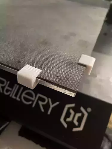 retaining clip holding gfk plate on aluminium plate - 7mm hight 