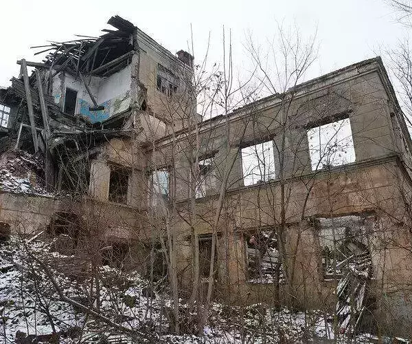 Abandoned and Old Destroyed Broken Building Reference Pack