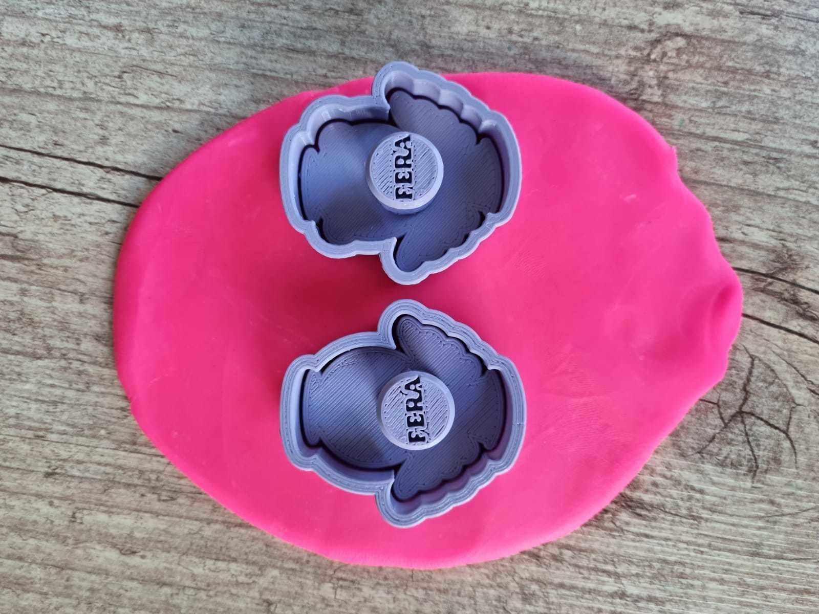 ANGELS gold angel with heart 3D print model_1