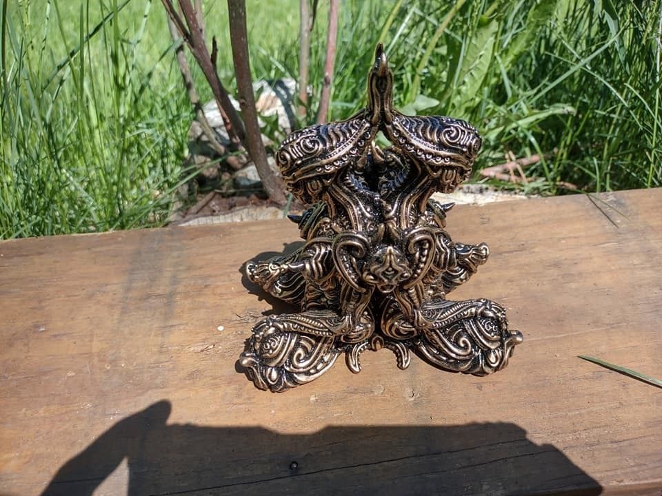 Relay shamanic goddess statue 3D print model_3