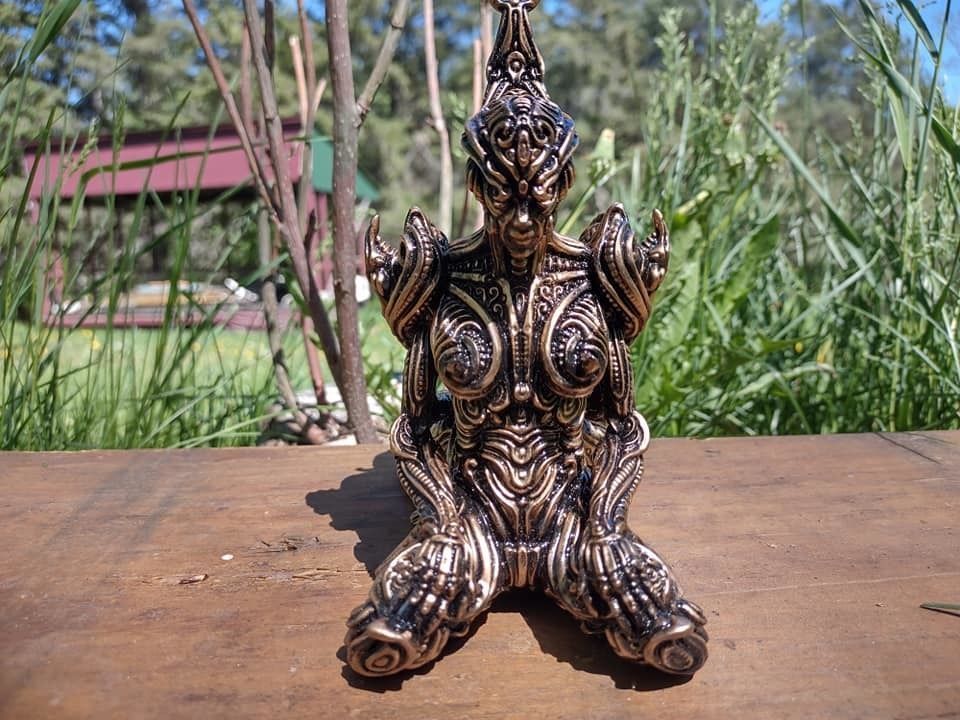 Relay shamanic goddess statue 3D print model_2