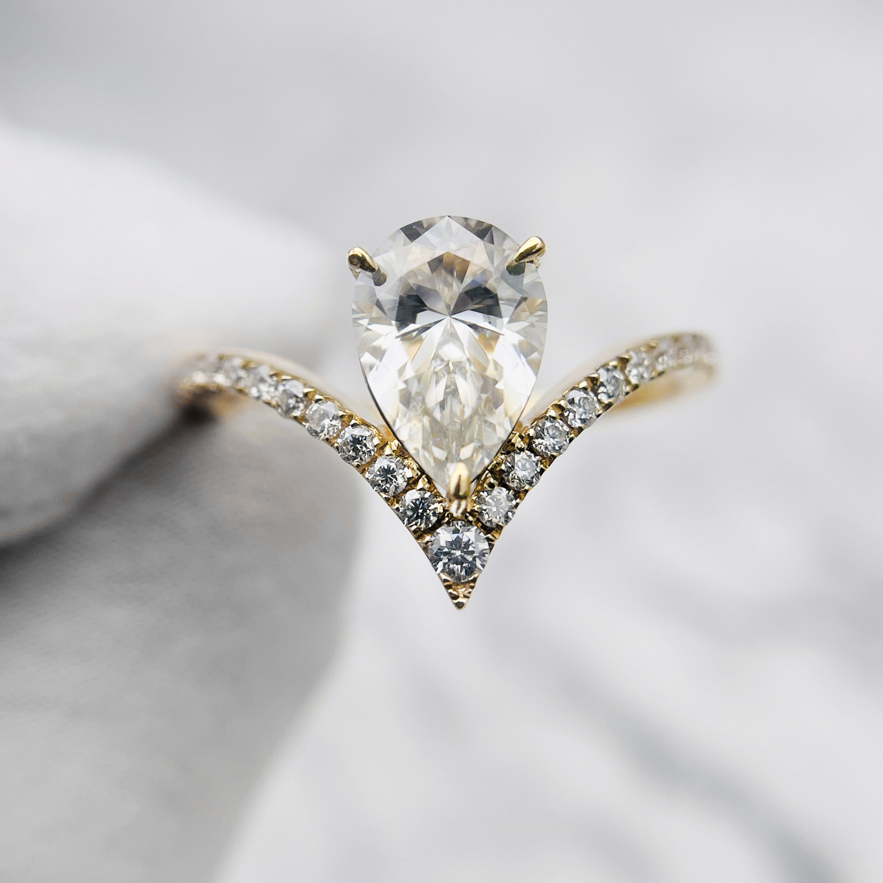 3DM Format Pear shaped engagement ring 14k gold weight 4g 3D print model_7