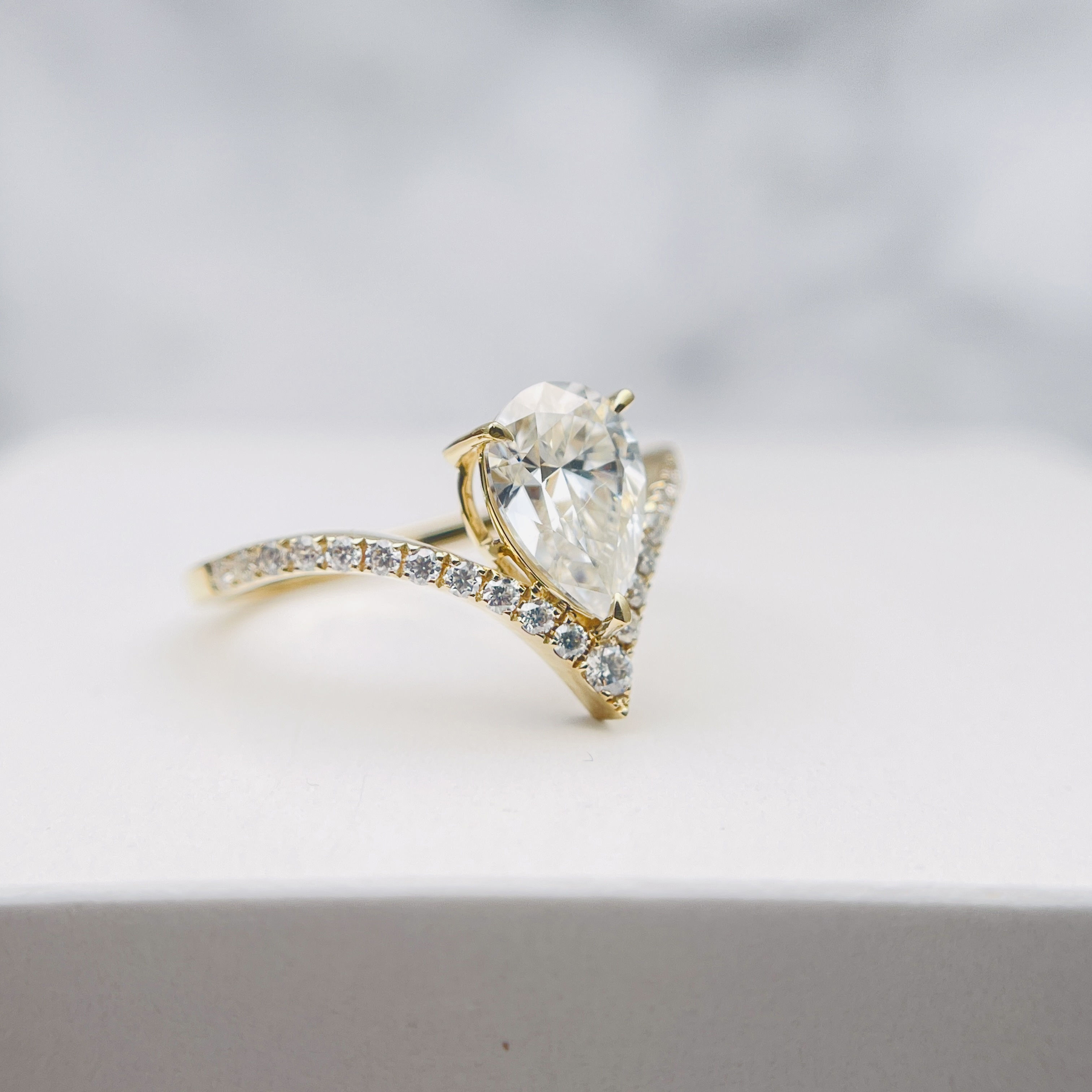 3DM Format Pear shaped engagement ring 14k gold weight 4g 3D print model_4