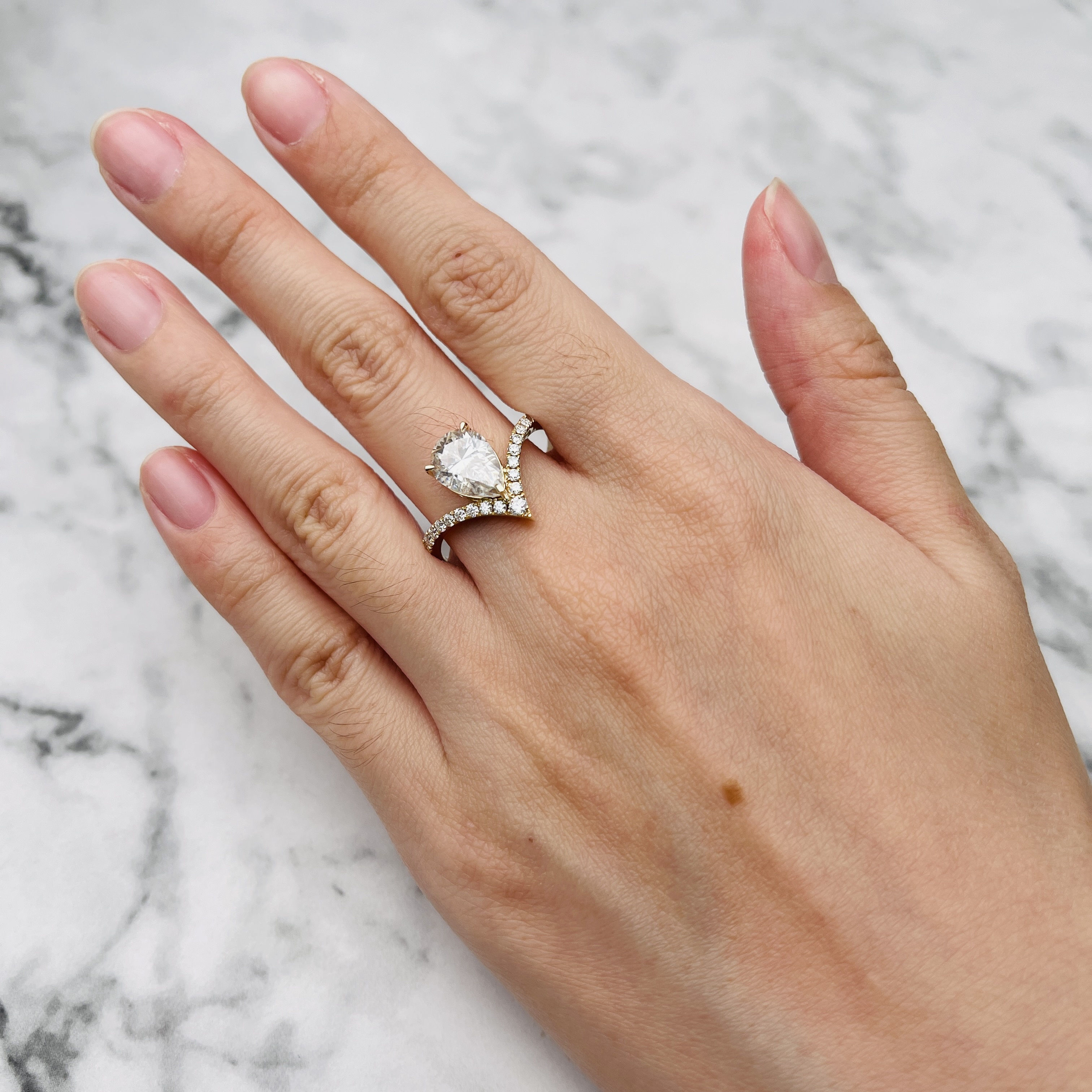 3DM Format Pear shaped engagement ring 14k gold weight 4g 3D print model_9