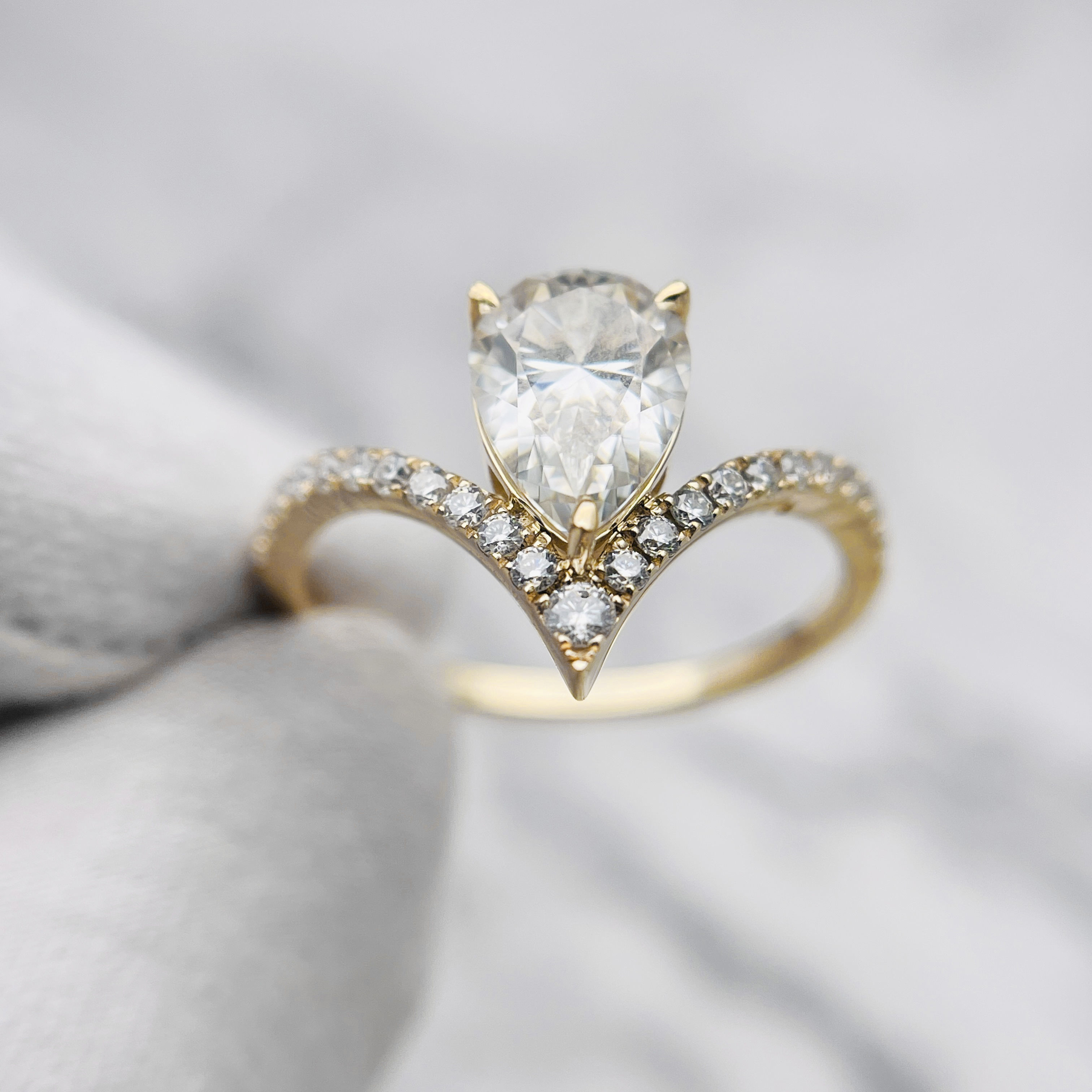 3DM Format Pear shaped engagement ring 14k gold weight 4g 3D print model_6