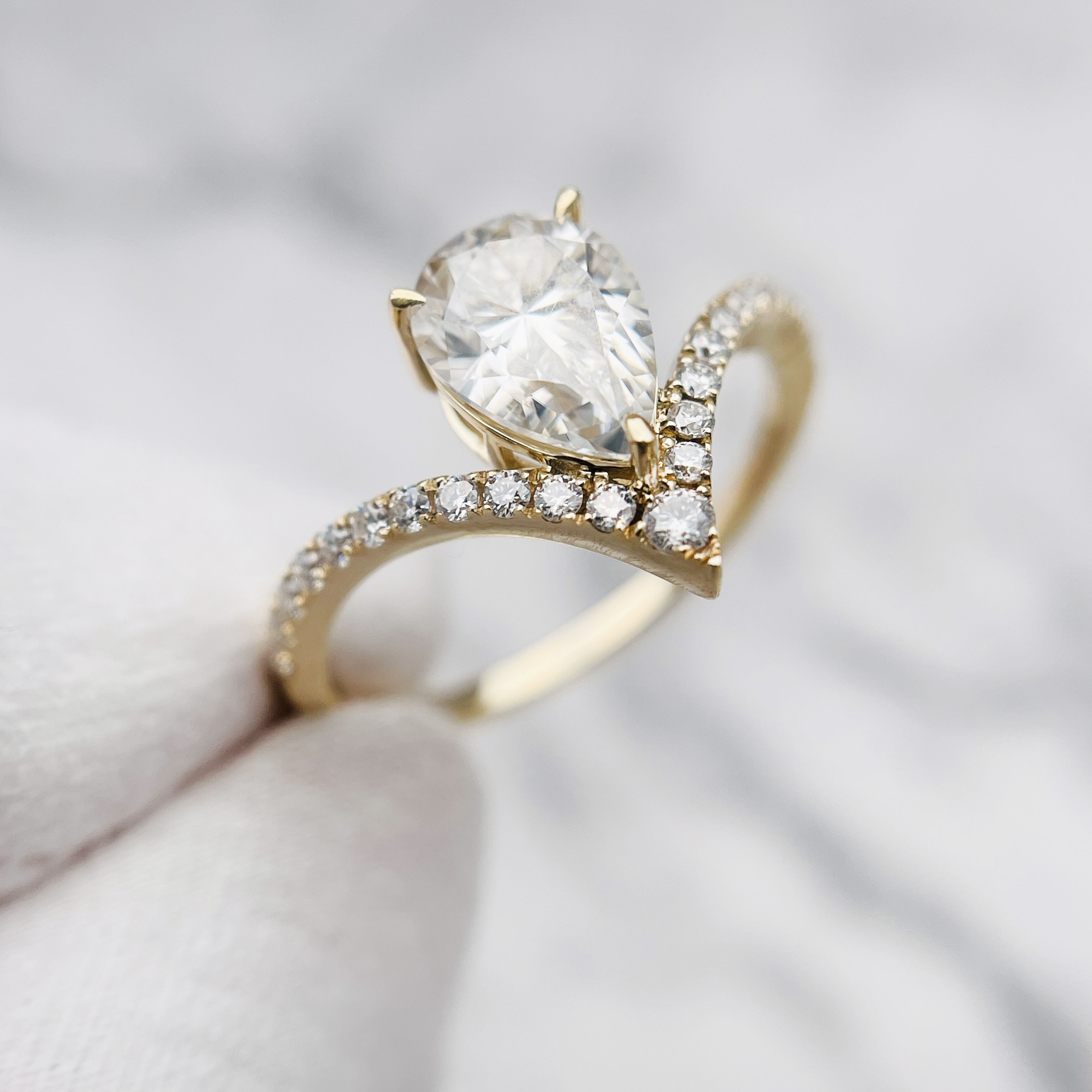 3DM Format Pear shaped engagement ring 14k gold weight 4g 3D print model_5