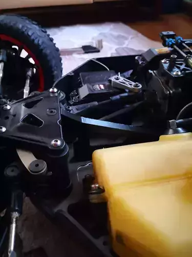 Losi 5ive-T Front Chassis Brace