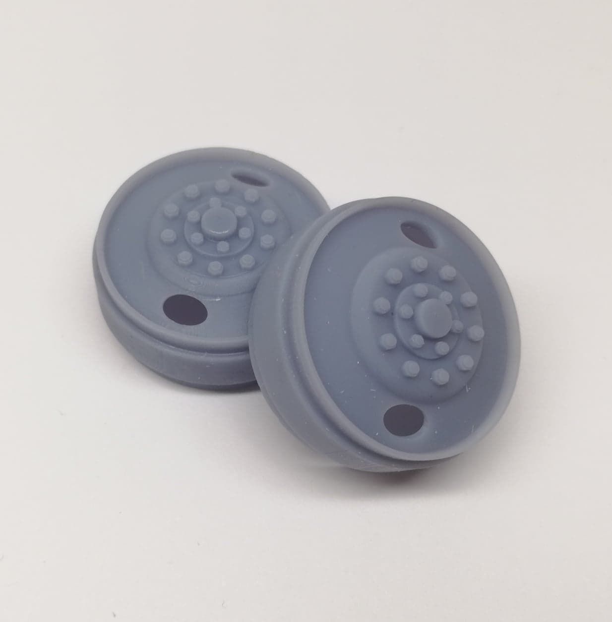 Printable 2-hole front and rear truck wheels with tires 3D print model_9
