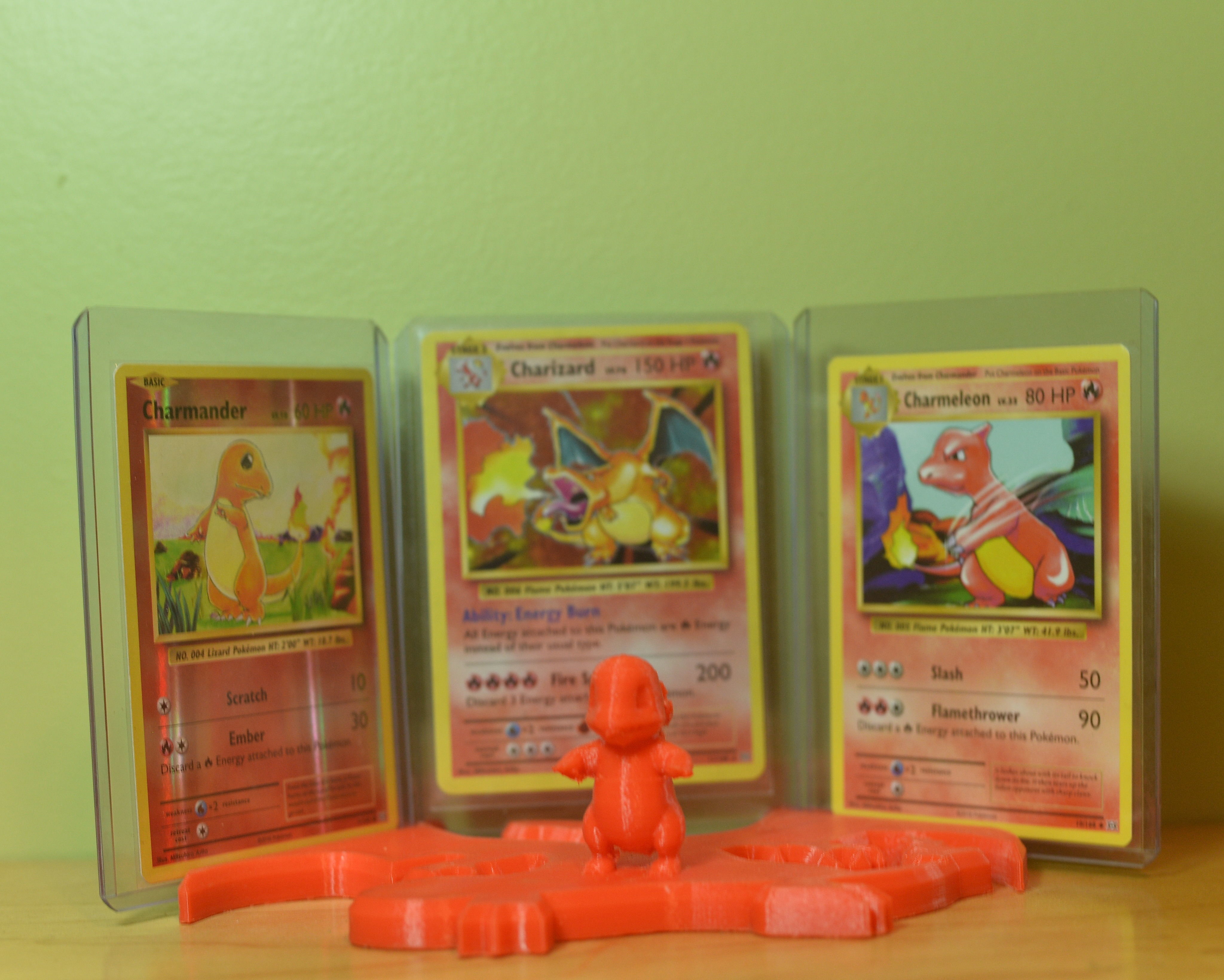 Charizard 3 card holder with charmander 3D print model_1
