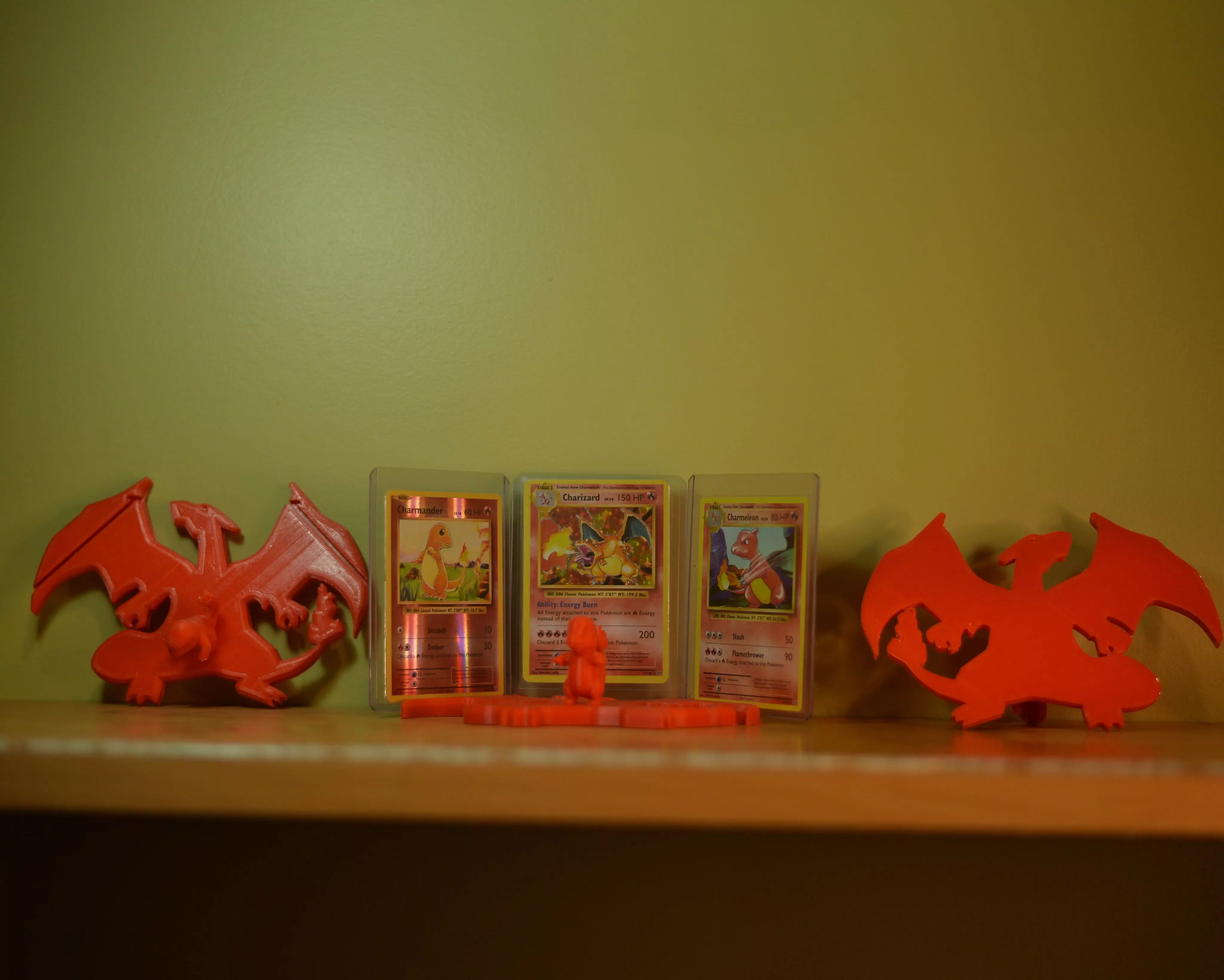 Charizard 3 card holder with charmander 3D print model_0