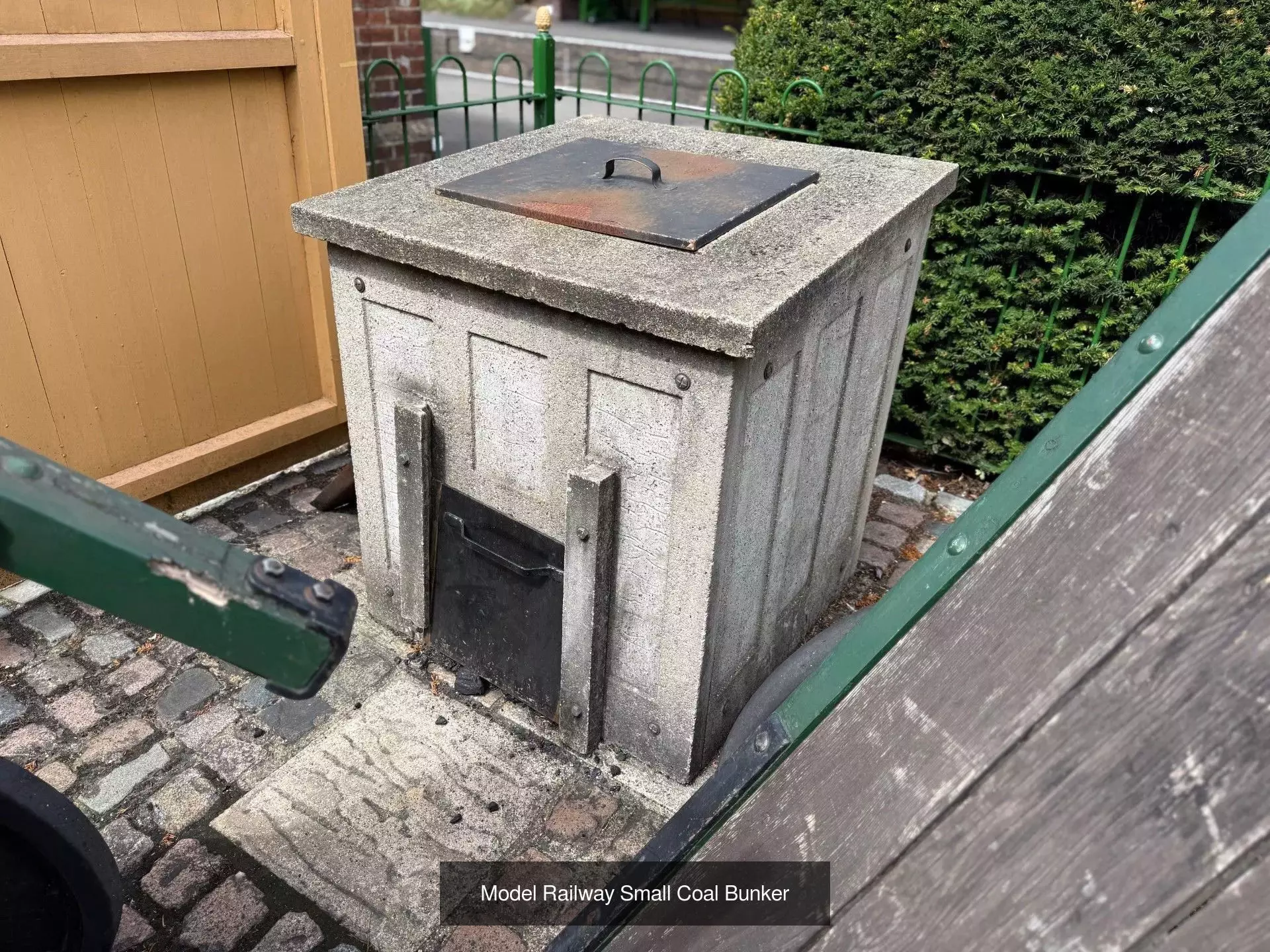 Model Railway House and Garden Items 3D Model Collection_6