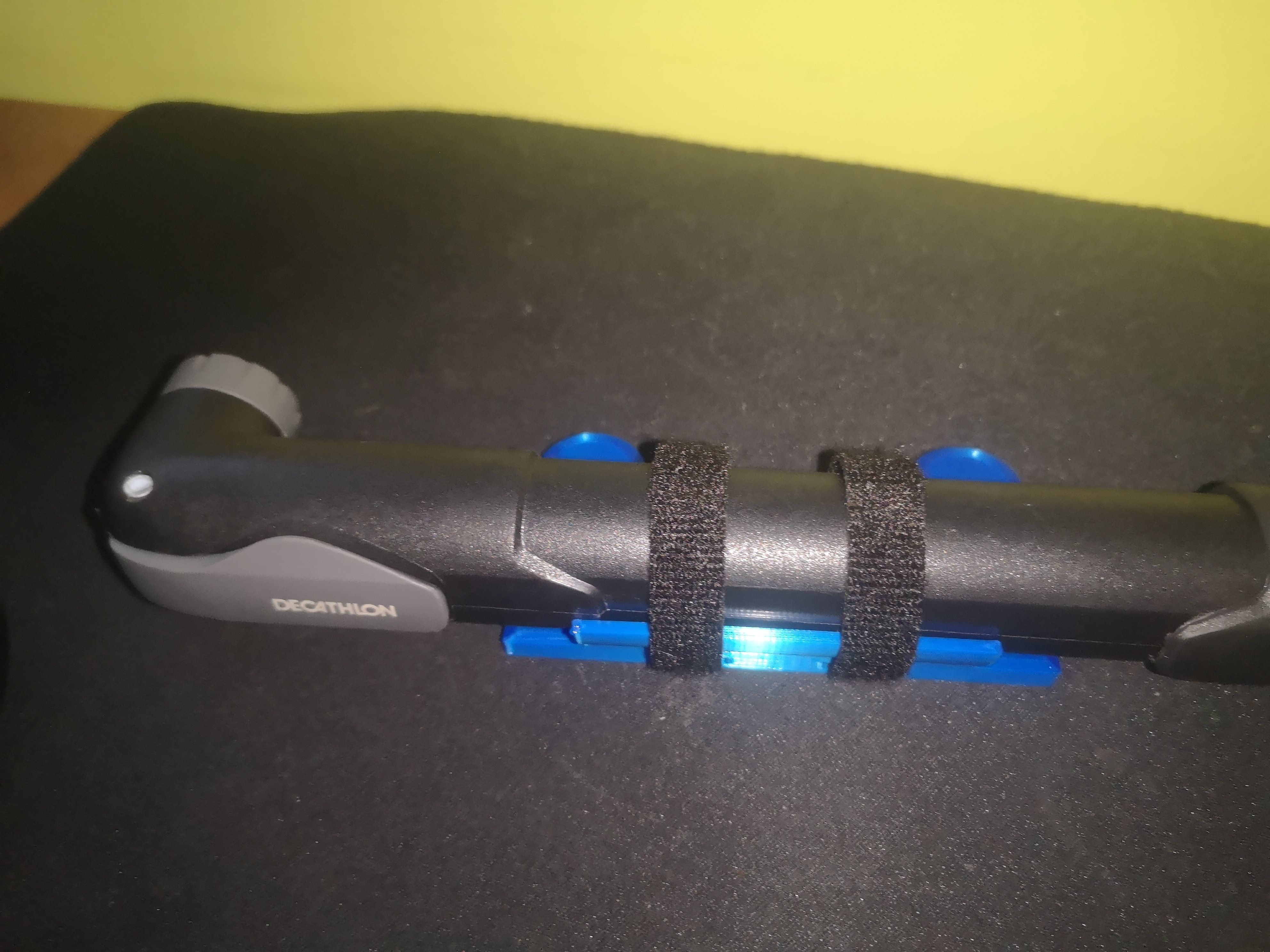 Decathlon Riverside 100 pump holder  3D print model_2