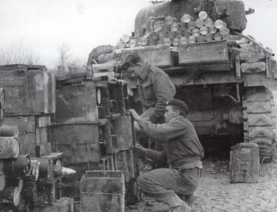 Ammunition wood box for 105 HOWITZER scale 1 16 3D print model_1