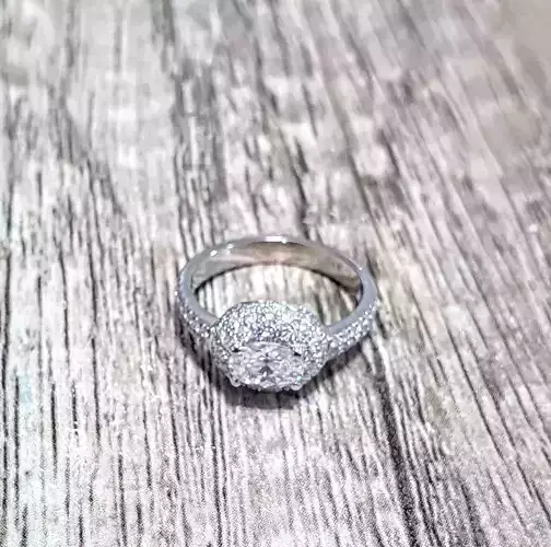OVAL DIAMOND RING 