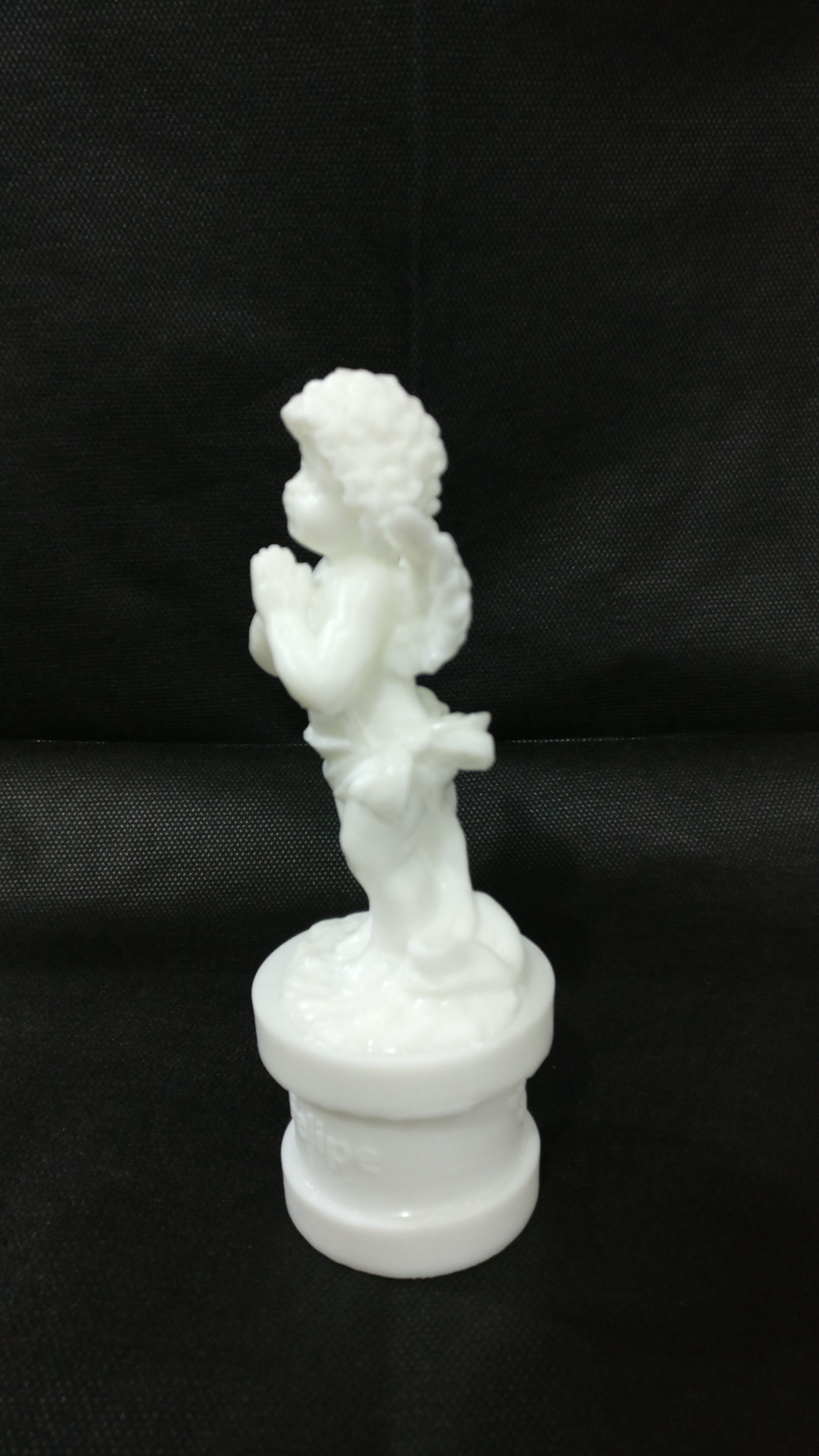 Little cute Praying angel with base 3D print model_1