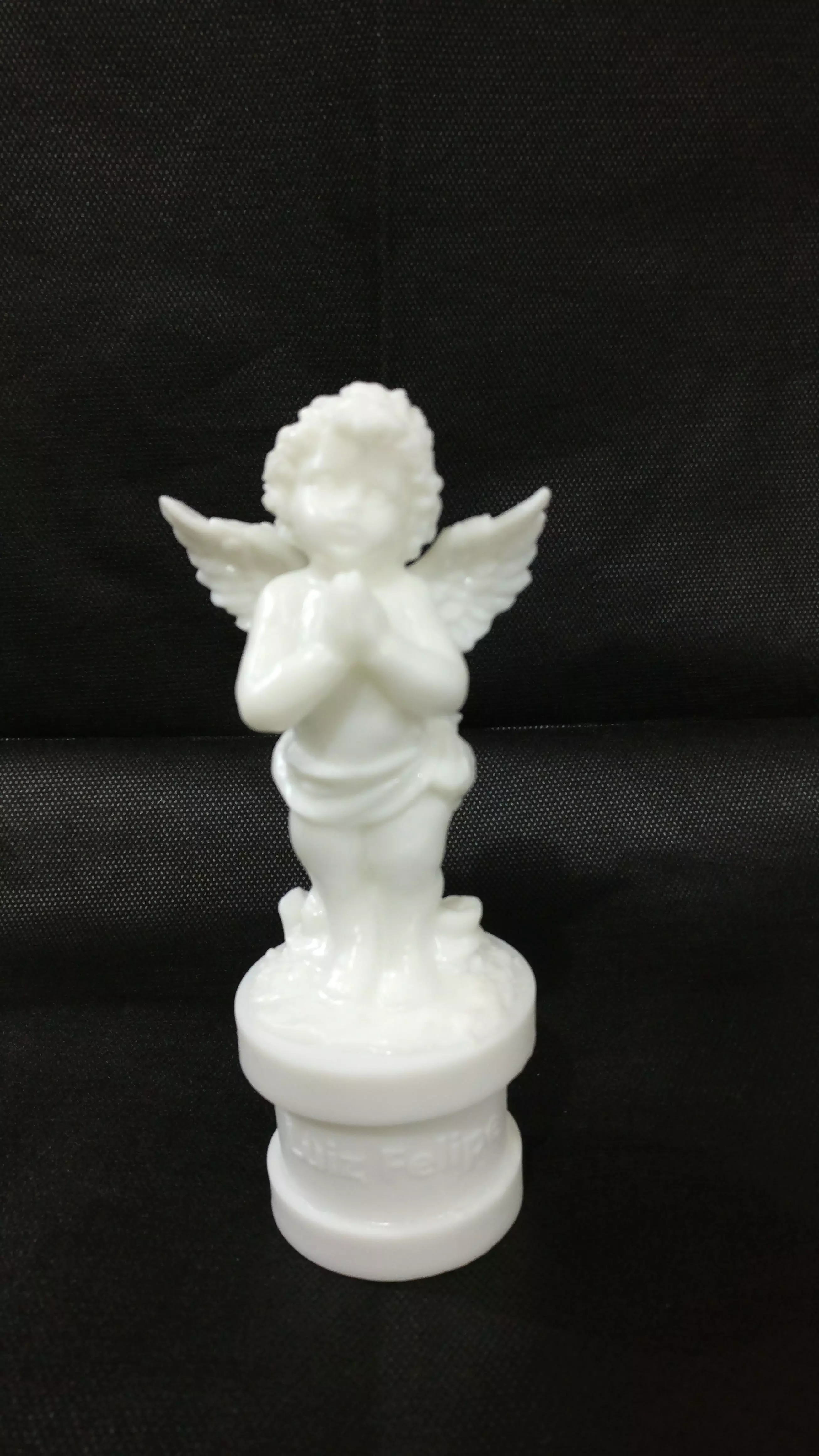 Little cute Praying angel with base 3D print model_0