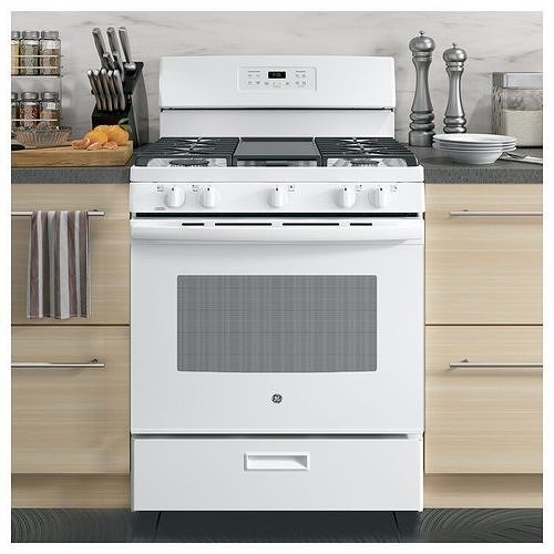 Freestanding Gas Range with Griddle - 2 Colour 3D model