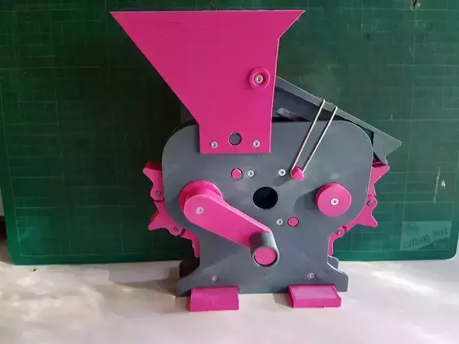 Cut olives before the pickling process